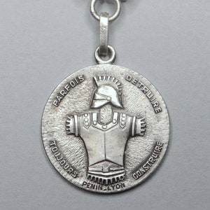Armadura y Casco, Ingeniería Militar. Llavero antiguo. Medalla grande. Colgante de Peñín.