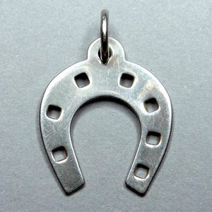 Hufeisen. Antiker großer Anhänger. Französische Medaille.