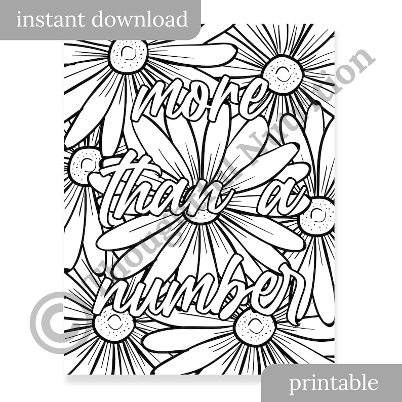 Puede incluir: P&aacute;gina para colorear imprimible en blanco y negro con un dise&ntilde;o floral y el texto "m&aacute;s que un n&uacute;mero".