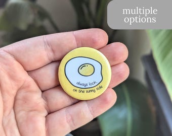 Pin o imán de huevo frito: insignia con un divertido juego de palabras con comida