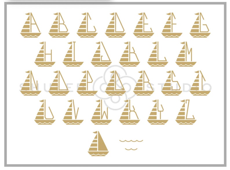 K&ouml;nnte beinhalten: Ein nautisches Alphabet-Diagramm mit den Buchstaben A bis Z in einem stilisierten Segelboot-Design. Jeder Buchstabe ist als Segelboot dargestellt, dessen Segel die Form des entsprechenden Buchstabens hat. Das Diagramm ist in Gold auf wei&szlig;em Hintergrund.