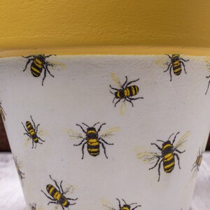 Melrose International Resin Honeycomb Bumble Bee Planter with Legs (Set of 2)
