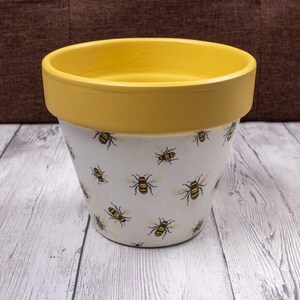 Melrose International Resin Honeycomb Bumble Bee Planter with Legs (Set of 2) main image 1