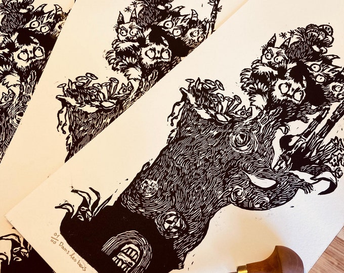 Featured listing image: Linogravure créatures fantastiques - Bestiaire onirique « Dans les bois » - Art original, édition limitée, encre noire.