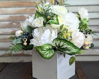 Peony arrangement, White Peony arrangement, Cream Peony centerpiece,White-cream flower arrangement,White and yellow centerpiece with berries