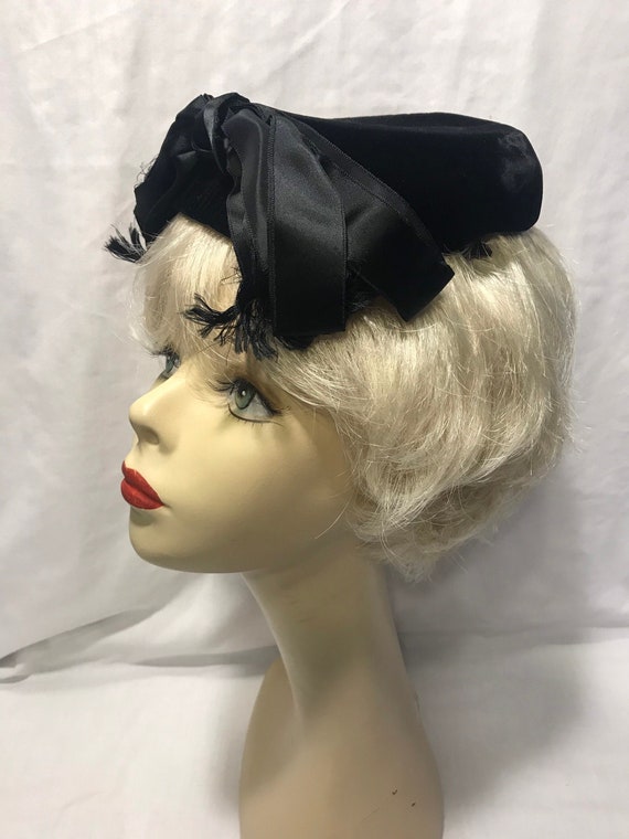 L.Magnin velvet ribbon trimmed hat