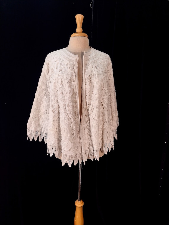 Vintage linen and lace capelet
