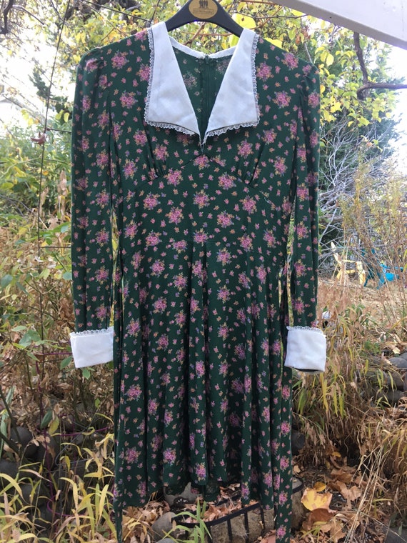 Adorable handmade 1970's cottagecore floral dress