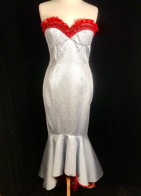 Incredible strapless mermaid cut gown from theatr… - image 1