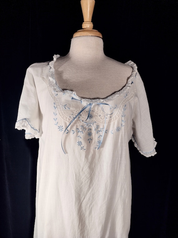 Antique white cotton embrodered nightgown - image 2