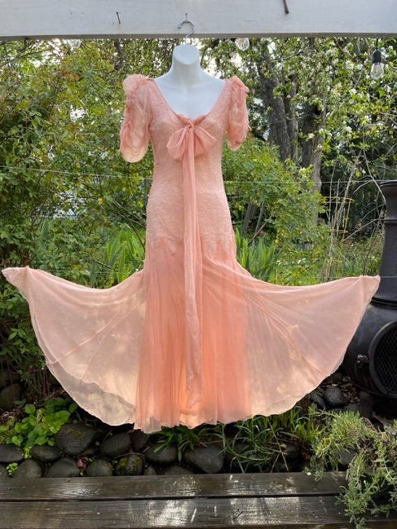 Stunning 1930's sheer peach gown - image 2