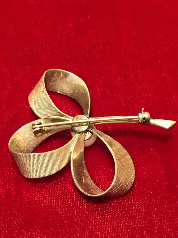 Vintage pearl studded 12k gold flower brooch - image 5