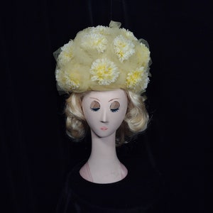 Butter yellow vintage 60&#39;s beehive floral hat