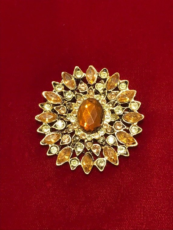 Mid century rhinestone "topaz" brooch Gem