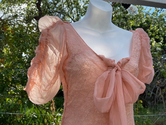 Stunning 1930's sheer peach gown - image 4