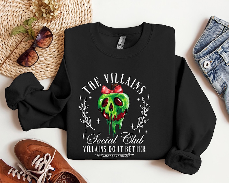 Villains Social Club Poison Apple Halloween Shirt, Family Halloween T-shirt imagem 7