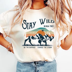 Stay Wild Buffalo kleding retro outfit bizon kleding wilde dieren westernshirt T shirt Cool Mountain Charge The Storm kleding Etsy Belgie