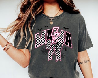 Spooky Mama Halloween T-Shirt: Retro Mom Shirt