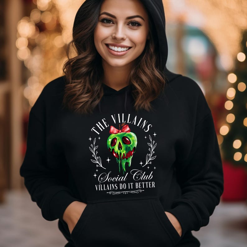 Villains Social Club Poison Apple Halloween Shirt, Family Halloween T-shirt imagem 3