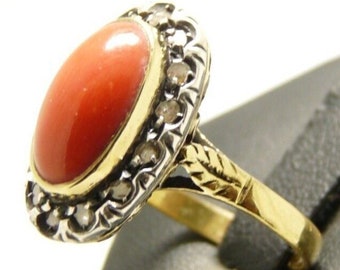 Antique 1980s Italian style ring in solid 18 kt yellow gold with coral and diamonds mounted on a silver plate