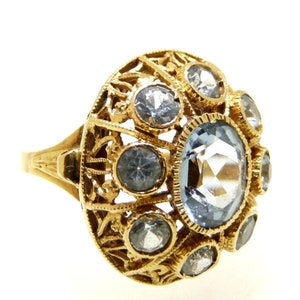 Vintage 1960s Italian women's daisy ring in solid 18 kt yellow gold with blue topaz