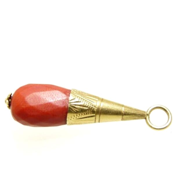 Vintage 1950s pendant in Italian solid 18 kt yellow gold with orange Mediterranean natural coral drop