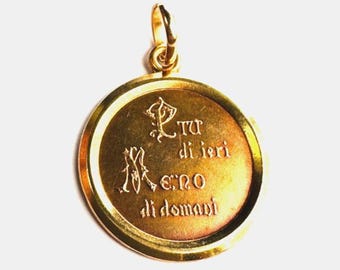 Vintage 1970s Unoaerre pendant featuring Rosemonde Gérard's poem "I love you more than yesterday and less than tomorrow" in 18kt solid gold.