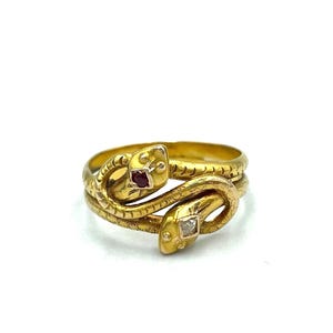 Antique Italian ring dating back to the late 19th century with two intertwined snakes in solid 18kt yellow gold image 1