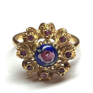 Vintage 1960s Italian Women's Ring in Solid 18K Yellow Gold with Small Natural Rubies and Central Enamel Flower