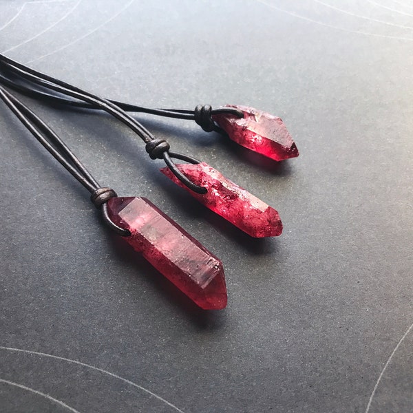 Bleeding Red Kyber Pendant / Vanquisher Color / Sith Cosplay / Star Wars Cosplay / Galaxy's Edge Costume