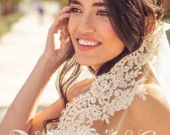 3X1,5 M Cathedral Wedding Veil Wide Wedding Veil Lace Bridal Veil Ivory Mantilla Veil Vintage Cathedral Length Pearl Crystal Bridal Veil