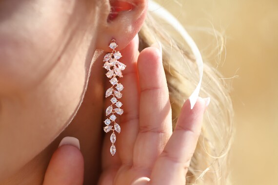 Chandelier bridal hotsell earrings swarovski