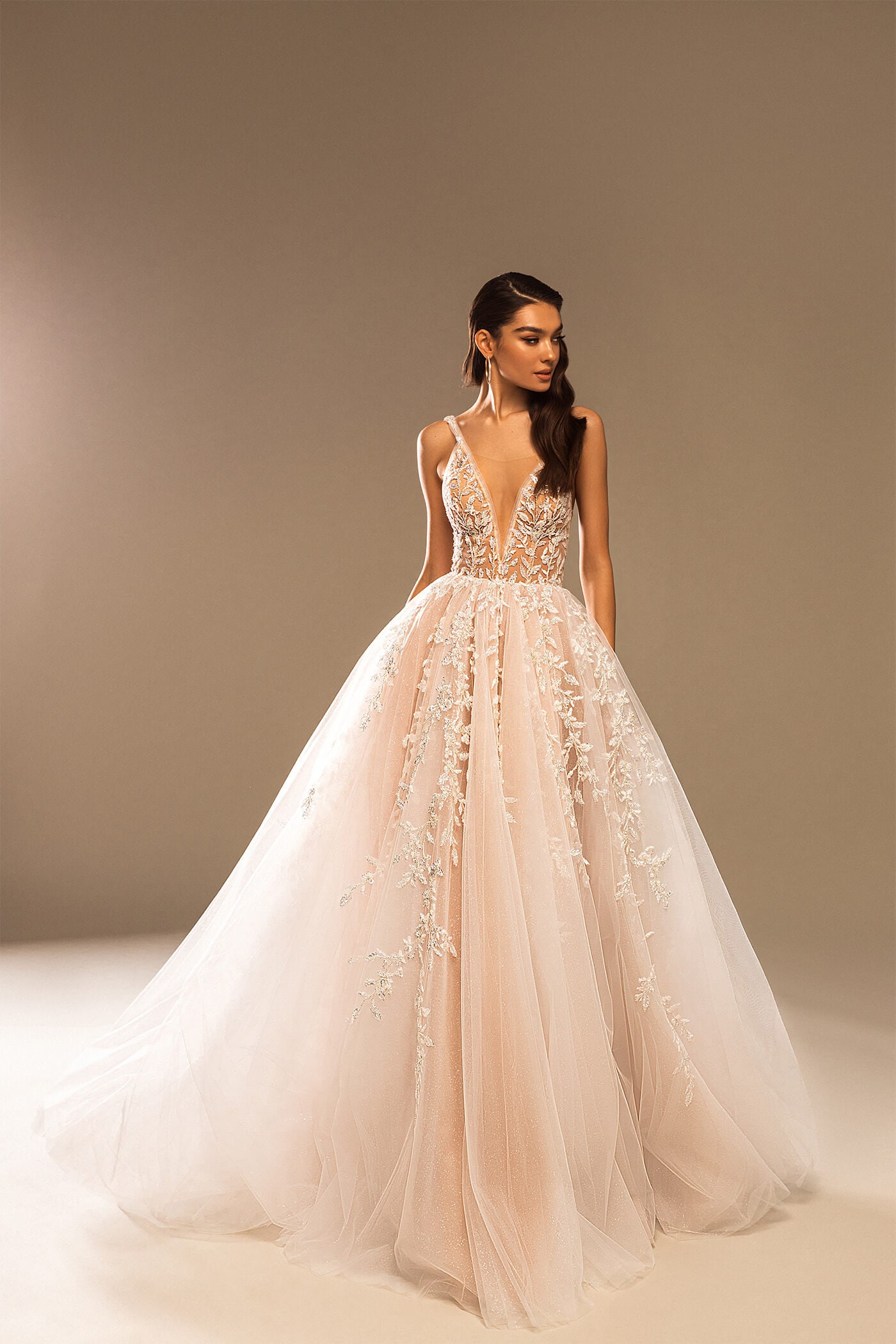 Stunning Plunge V Neck Open Back Princess Wedding Dress Leaf