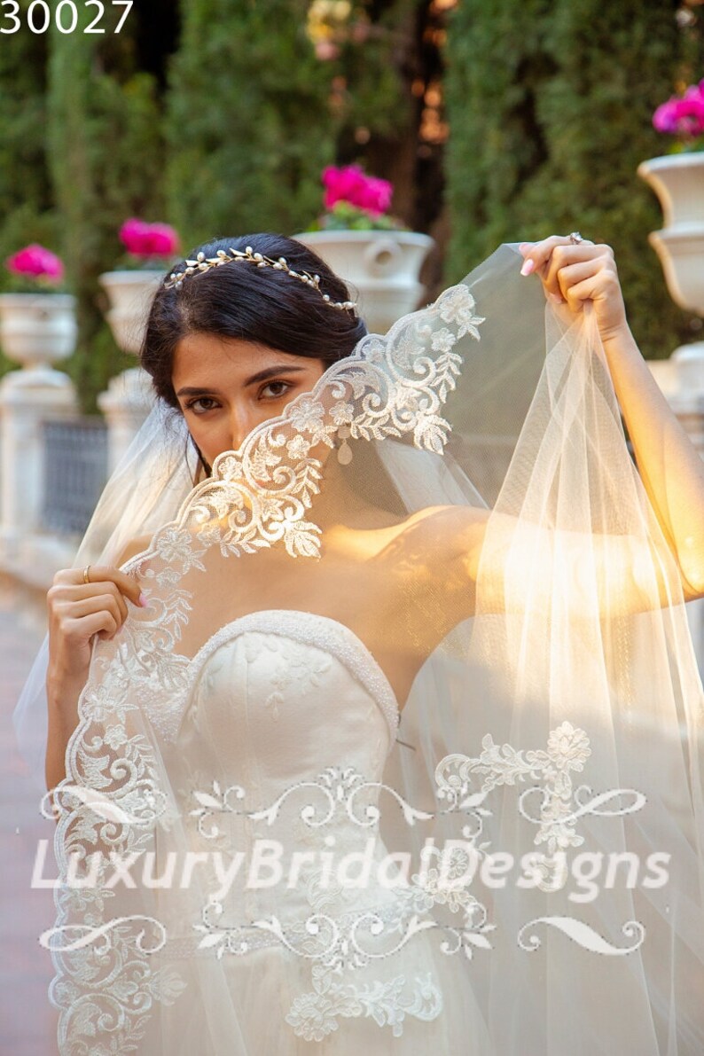 3X1,5 M Cathedral Wedding Veil Wide Wedding Veil Lace Bridal Veil Ivory Mantilla Veil Vintage Cathedral Length Pearl Crystal Bridal Veil