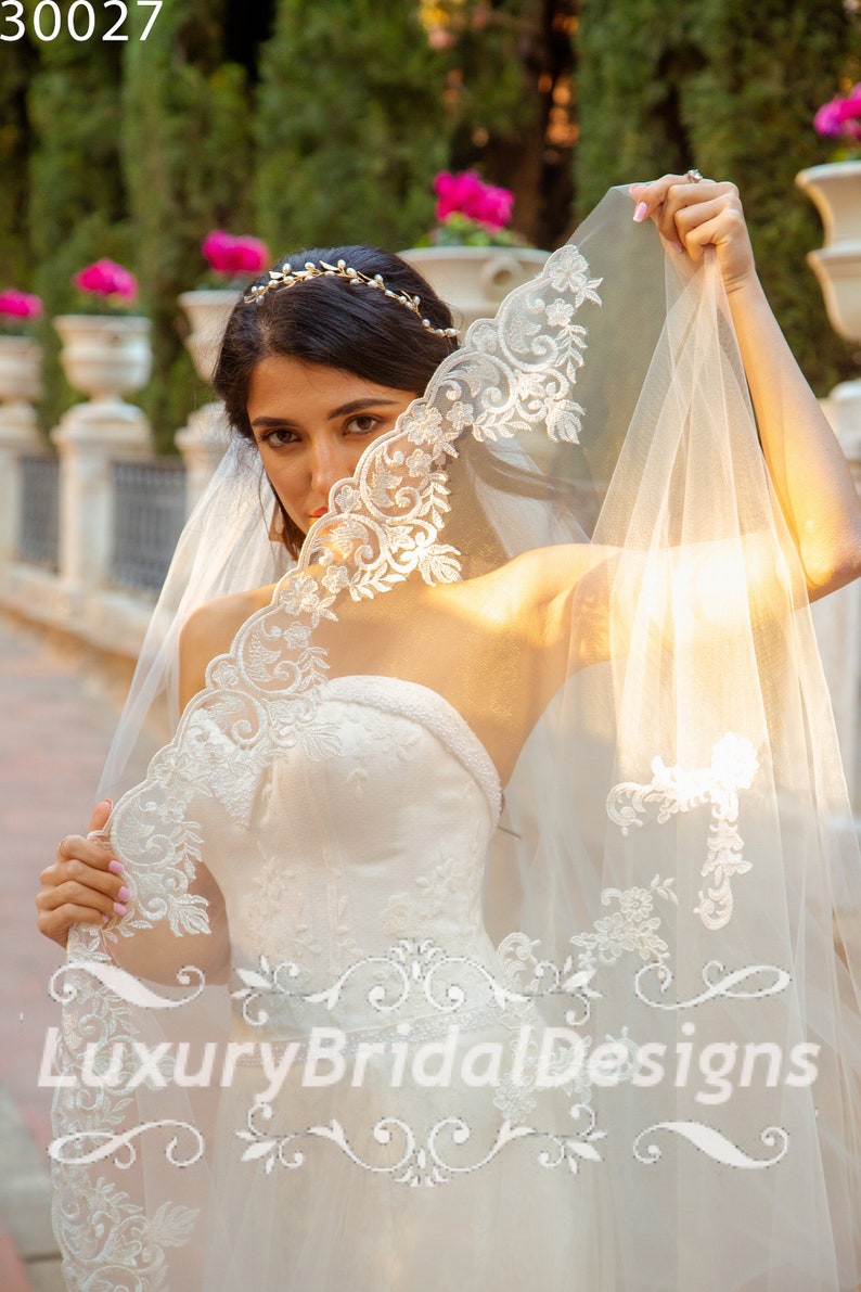 3X1,5 M Cathedral Wedding Veil Wide Wedding Veil Lace Bridal Veil Ivory Mantilla Veil Vintage Cathedral Length Pearl Crystal Bridal Veil