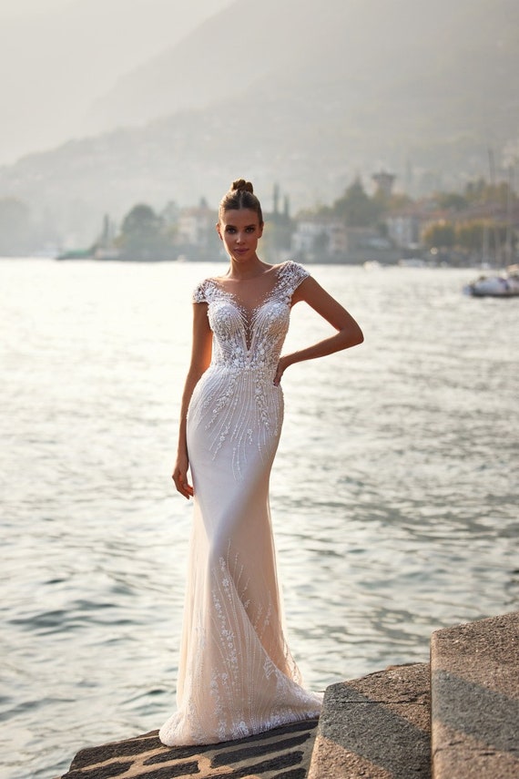 Fitted princess wedding clearance dress
