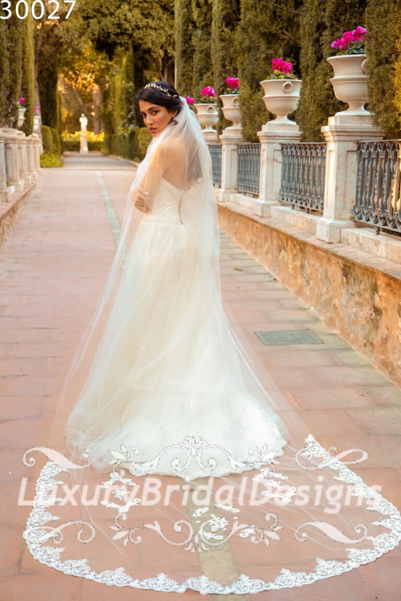 3X1,5 M Cathedral Wedding Veil Wide Wedding Veil Lace Bridal Veil Ivory Mantilla Veil Vintage Cathedral Length Pearl Crystal Bridal Veil