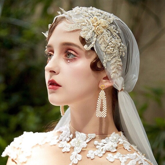 Vintage-inspired bridal headband and veil