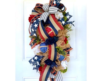 Couronne de fleurs patriotique rustique, butin patriotique primitif rouge blanc et bleu, décor de porche americana, décoration USA