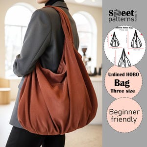 Puede incluir: Un bolso hobo sin forro, de color óxido, se lleva sobre el hombro. El bolso es grande y holgado, con forma redondeada. La imagen incluye texto que dice: "Unlined HOBO Bag, Three size, Beginner friendly."