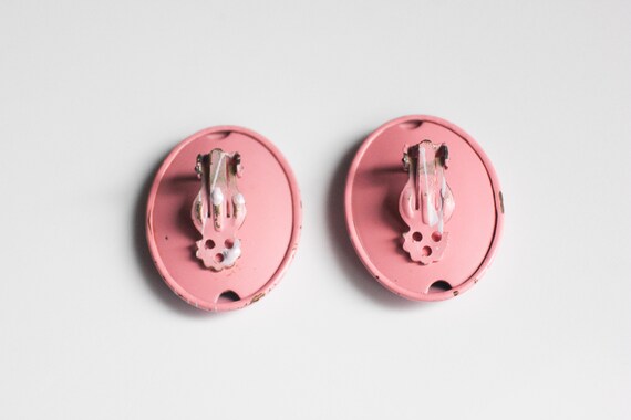 Large Retro Pink with White Lines Clip On Earrings - image 2