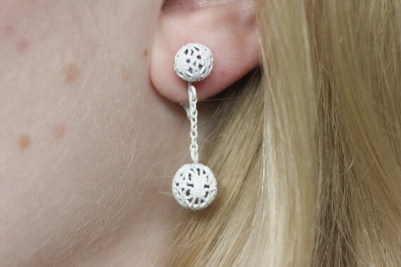Retro White Dangle Ball Clip On Earrings - image 2
