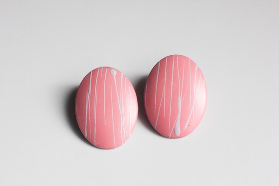 Large Retro Pink with White Lines Clip On Earrings - image 1