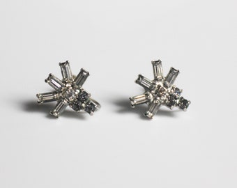Beautiful Vintage Rhinestone and Silver Star/Firework Design Screw Back Earrings