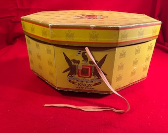 Vintage 1940's KNOX New York Large Empty Top Hat Box In Good Condition An Exceptional Accent Piece Mid Century Modern Decor
