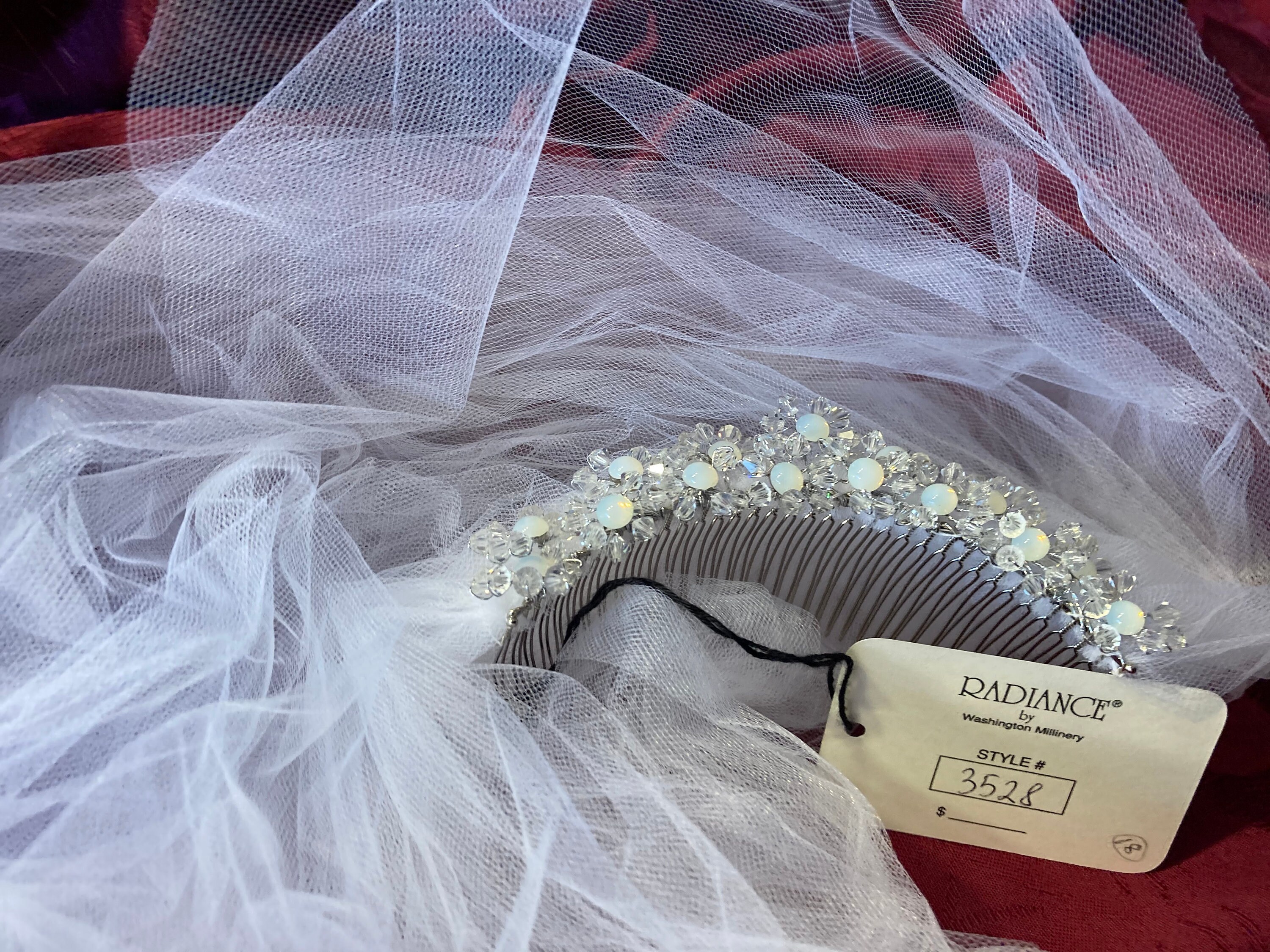 Vintage Radiance Bridal Veil White Fire Opal Crystal Tiara  display picture 1
