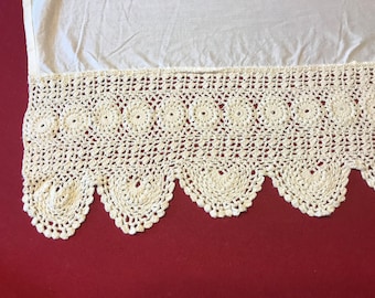 Vintage J.C. Penney Home Off White Bed Skirt with Crocheted Lace and Pleats Double Bed Size with No Damage!