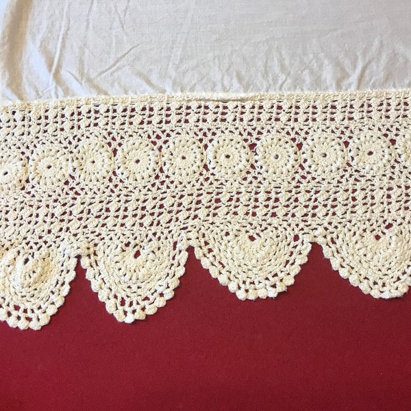 Vintage J.C. Penney Home Off White Bed Skirt with Crocheted Lace and Pleats Double Bed Size with No Damage!