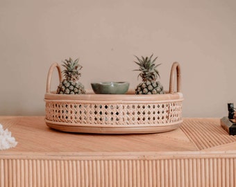 HANDWOVEN SERVING TRAY rattan table decor, round food tray, living room decor, coffee table decor, platter with handles, breakfast tray