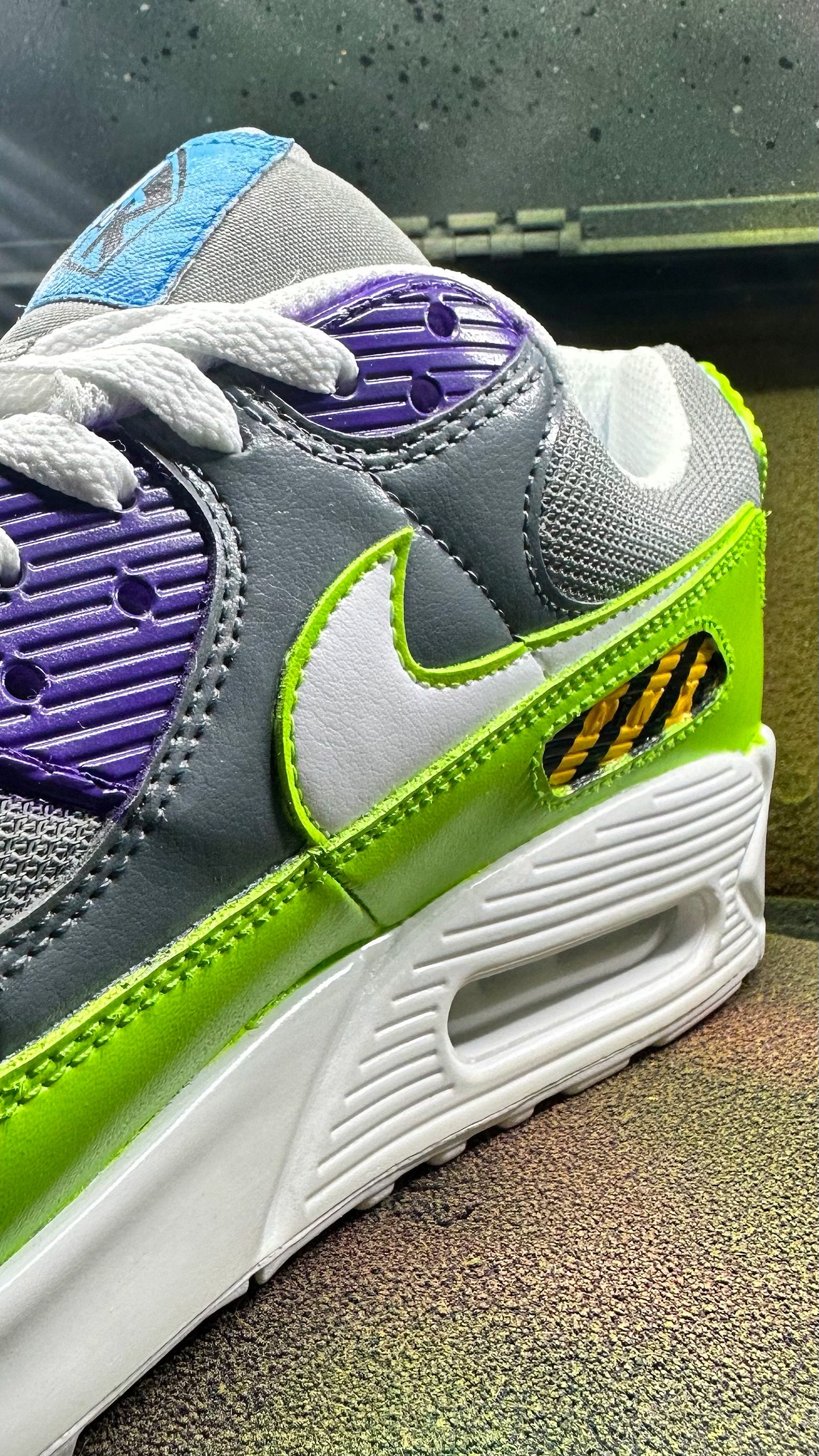 buzz lightyear air max 90